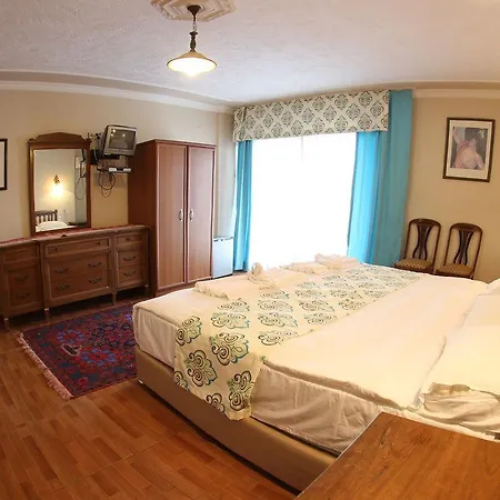 Rebetika & Bistro Otel 3*