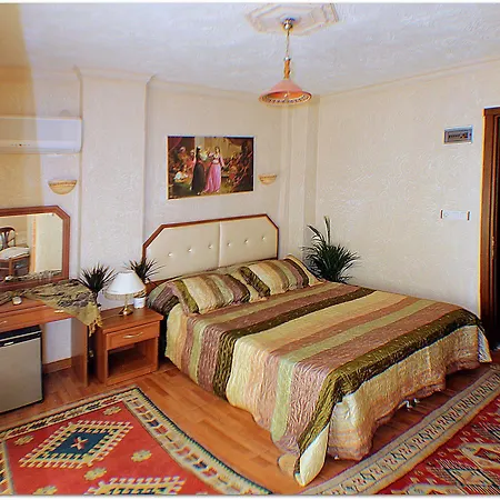 Hotel Rebetika & Bistro 3*