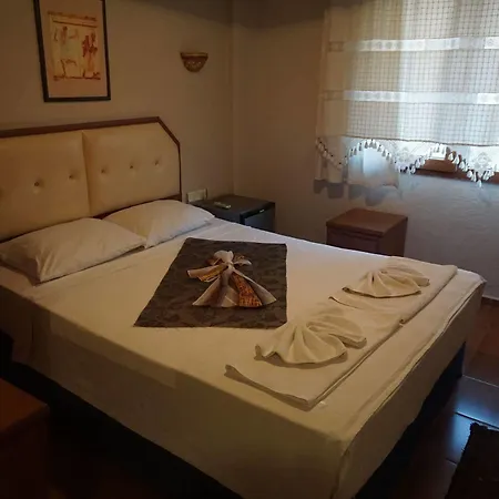 Rebetika & Bistro Otel 3*