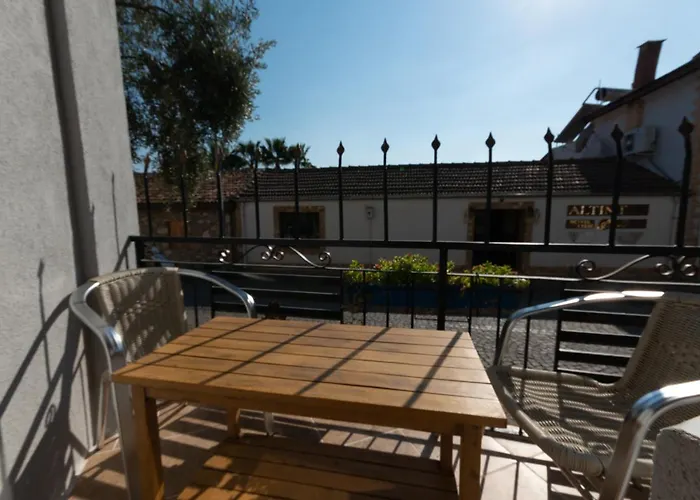 Hotel Rebetika & Bistro