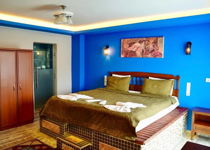 Rebetika & Bistro Hotel 3*