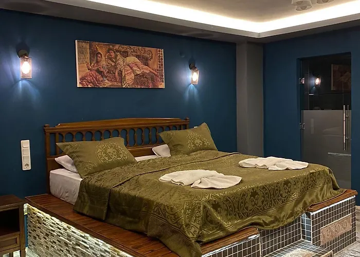 Rebetika & Bistro Hotel 3*