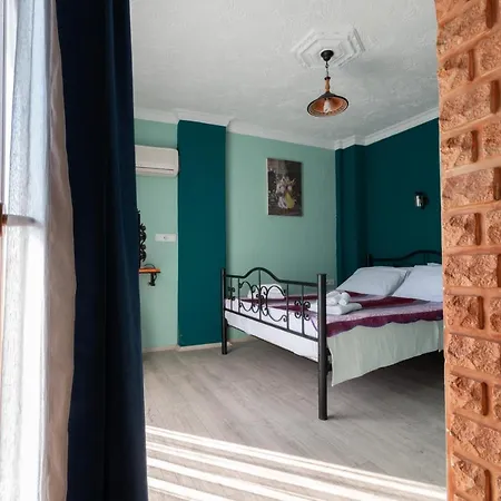 Rebetika & Bistro Hotel