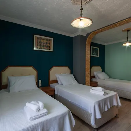 Rebetika & Bistro Hotel