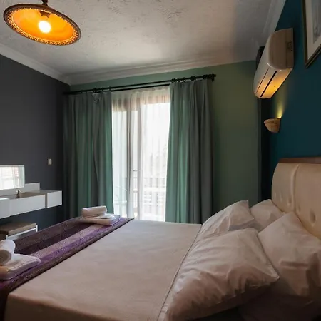 Hotel Rebetika & Bistro 3*