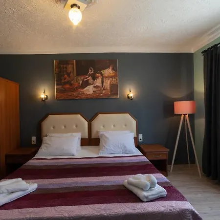 Rebetika & Bistro 3*