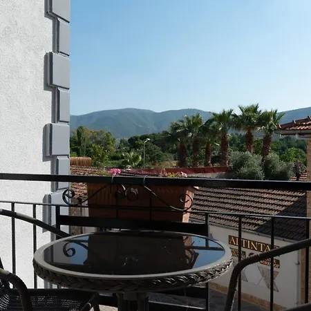 Rebetika & Bistro Hotel