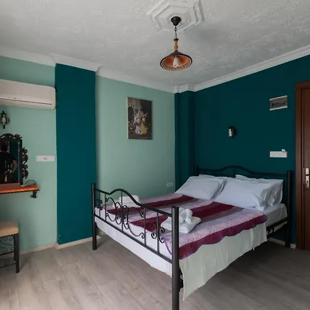 Hotel Rebetika & Bistro 3*
