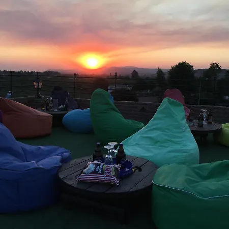 Rebetika & Bistro מלון 3*