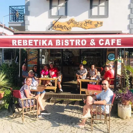 Rebetika & Bistro 셀주크