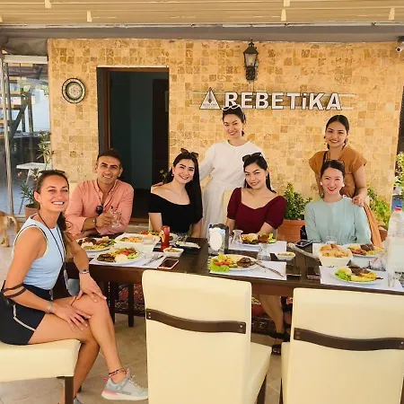 Rebetika & Bistro Hotel 3*