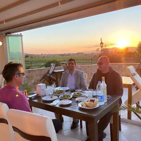 Hotel Rebetika & Bistro