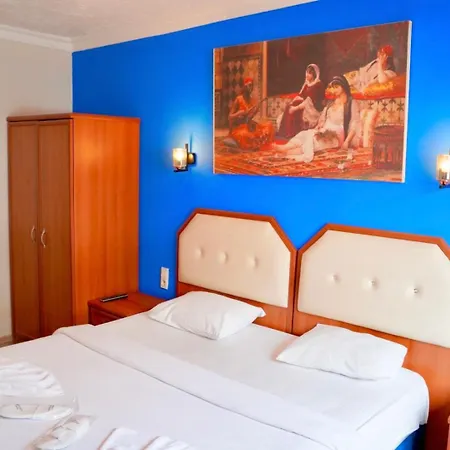 Rebetika & Bistro מלון 3*