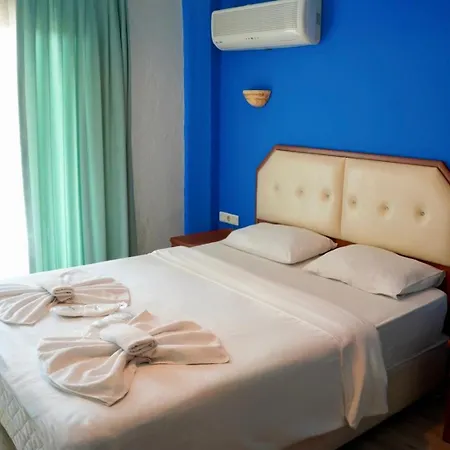 Rebetika & Bistro מלון 3*