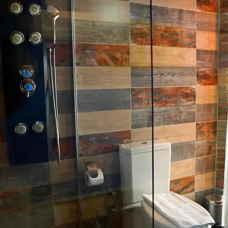 מלון Rebetika & Bistro