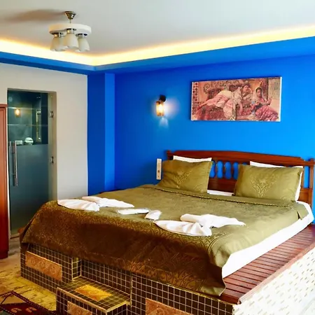 Rebetika & Bistro מלון 3*