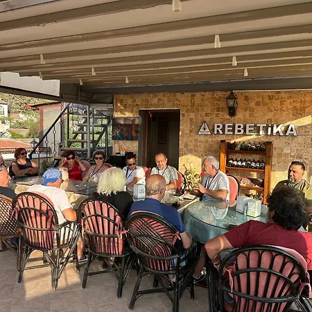 Rebetika & Bistro Hotel 3*