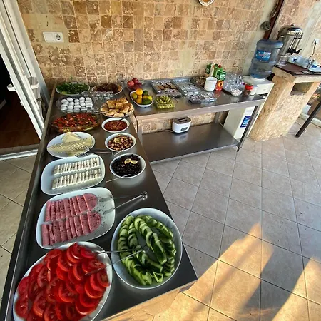 Rebetika & Bistro מלון סלצ'וק