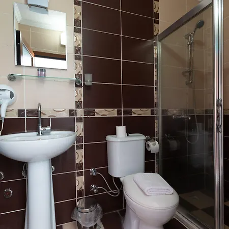 Rebetika & Bistro סלצ'וק