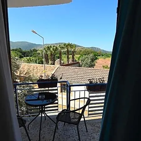 Rebetika & Bistro Hotel