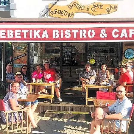 Rebetika & Bistro 酒店
