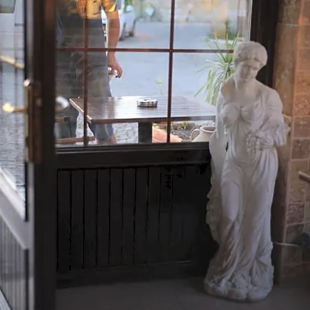 Rebetika & Bistro Hotel