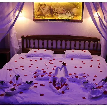 Rebetika & Bistro Hotel