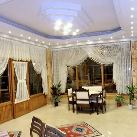 מלון Rebetika & Bistro 3*