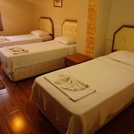 Rebetika & Bistro סלצ'וק