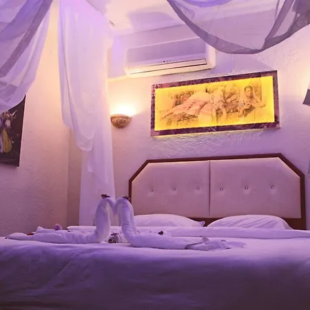 Rebetika & Bistro Hotel
