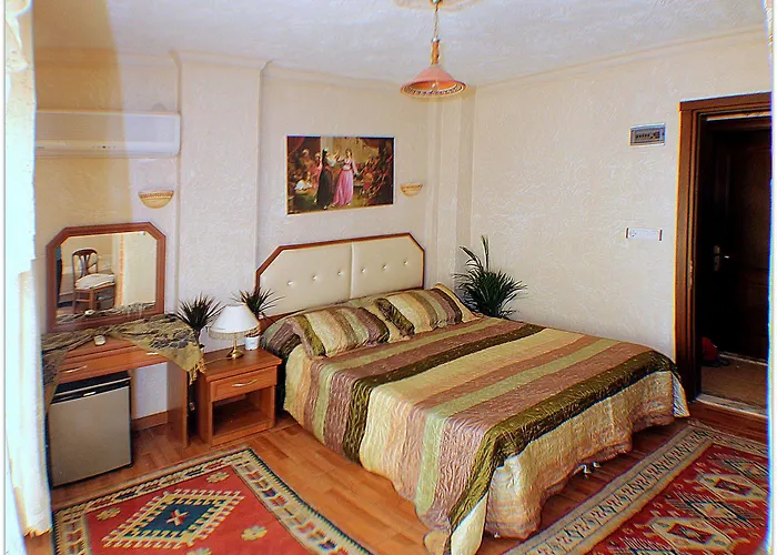 Hotel Rebetika & Bistro 3*