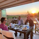 Hotel Rebetika & Bistro