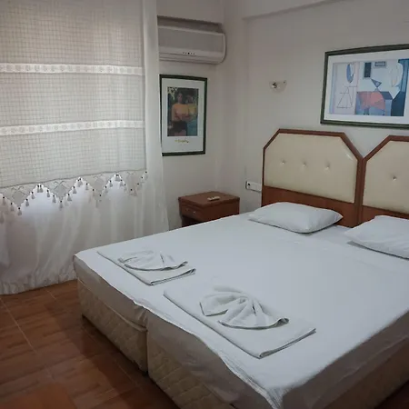 Otel Rebetika & Bistro 3*
