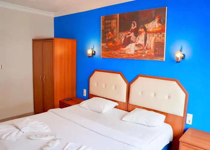 Rebetika & Bistro Otel 3*